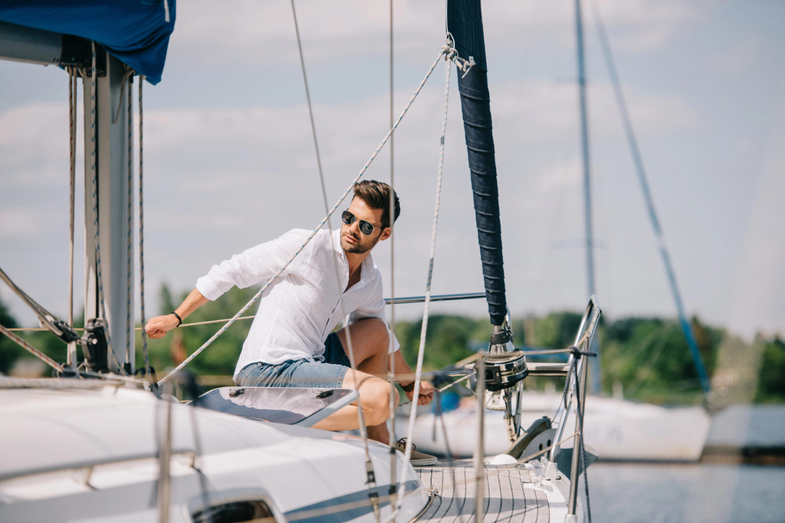 Come scegliere pantaloni da vela resistenti e confortevoli per nuove avventure in mare